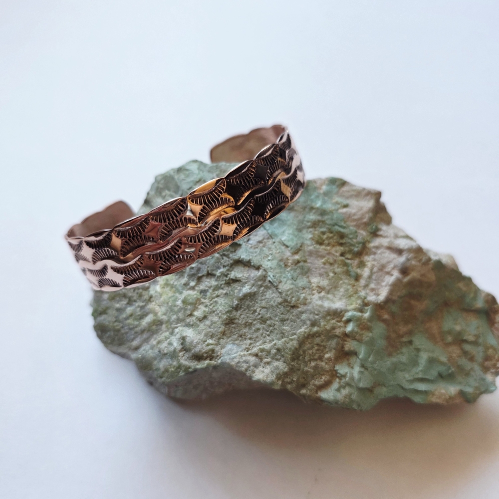 Elegant Rose Gold Wave Pattern Bracelet